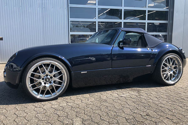 schmickler-wiesmann-roadster-blue.jpg